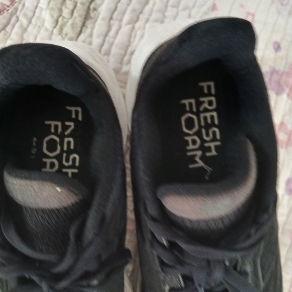 New Balance Men's Black and White Athletic Shoes - Picture 5 of 11